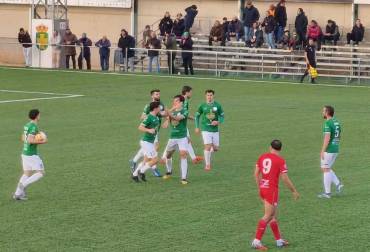 El Marchamalo celebra uno de sus goles en la victoria ante el Sonseca 1