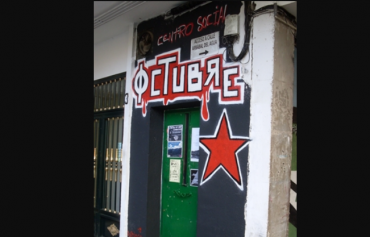 imagen de la puerta del centro social octubre