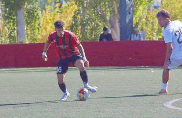 El Azuqueca que fue mejor que el Huracán pagó su único error en defensa para caer 1-0. Foto C.D. Azuqueca