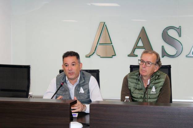 el presidente de APAG Asaja Guadalajara Juan Jose Laso y el presidente de Asaja Madrid Francisco Jose Garcia