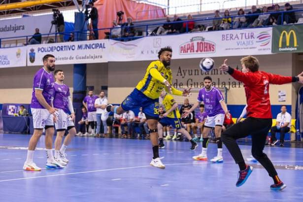 BM Guadalajara - Bidasoa Santi Molina 4