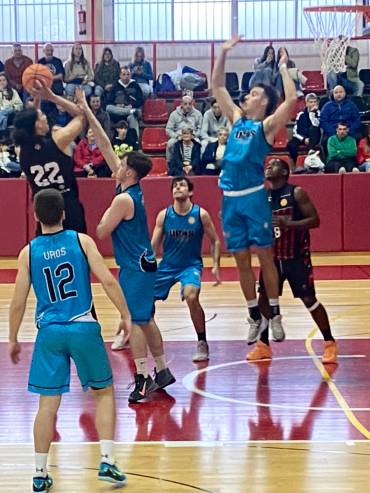 Recucym Bazu no tuvo opciones ante un Uros de Rivas muy superior Foto Luis Barra