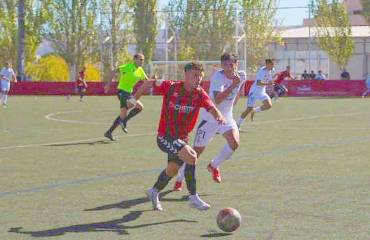 El Azuqueca que cayó 0-1 ante el Pedroñeras se complica la salvación