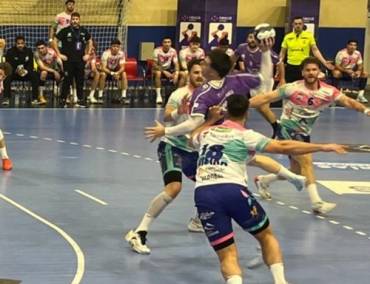 Empate 25-25 de BM. Guadalajara y Ángel Ximénez con final polémico. Foto Luis Blasco 1