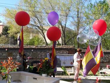 ofrenda floral argu la 9 cementerio