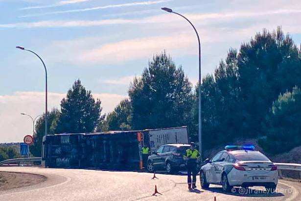 Accidente camión Ronda Norte Foto José Luis Ranz Yubero 2