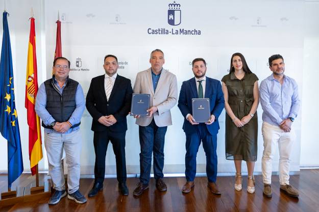 Pioz Plan Astra autobús El consejero de Fomento Nacho Hernando y el alcalde de Pioz Manuel López 2