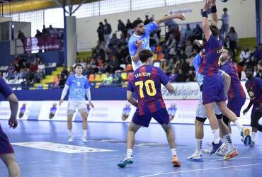 BM. Guadalajara cumplió con dignidad ante el líder y campeón de la Liga ASOBAL Barcelona.Foto Santi Molina