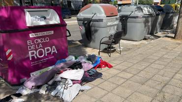 contenedor ropa silla 
