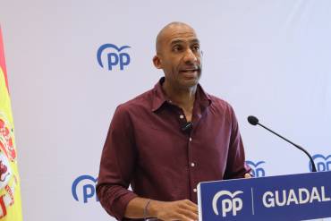Engonga en la rueda de prensa que ha ofrecido esta manana. 160626