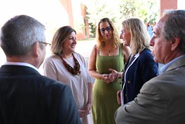 Patricia Franco junto a Sara Simón y la empresaria Teresa Quiles