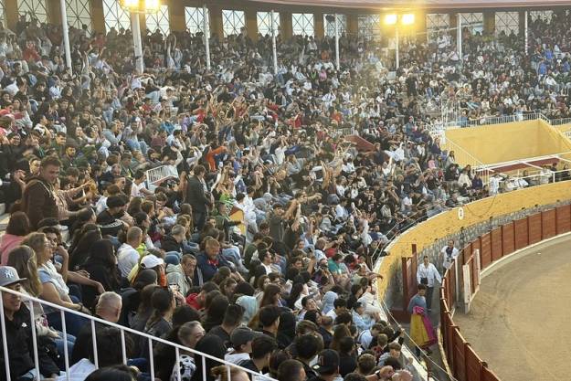 plaza toros gente encierros