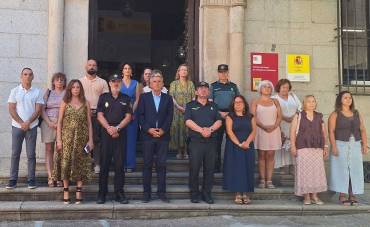 El delegado del Gobierno, Jose Pablo Sabrido en el minuto de silencio por las últimas víctimas de violencia machista Sabrido Minuto 1