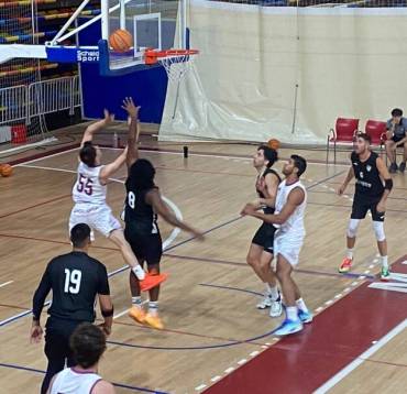 Recucym Bazu se impuso a Guadalajara Basket en el Trofeo de la JCCM. Foto Luis Barra 1