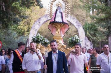 El traslado de la Virgen de la Granja fue seguido por muchos yunqueranos/ Ayto Yunquera virgen de la granja yunquera