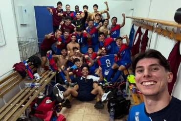 Los jugadores segujntinos que hicieron un gran partido celebran la victoria ante un potente Sonseca 1