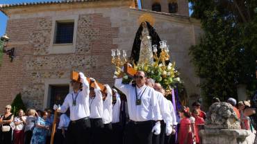 La Virgen volvió a su ermita. Foto: Pedro. Procesion 1
