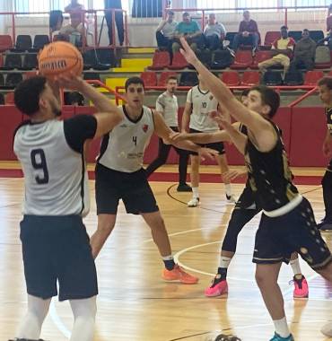 Recucym Bazu cayó derrotado ante Uros de Rivas. Foto Luis Barra