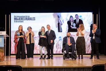 Mujeres Rurales 2026 - Page Foto Esteban González Raquel Adalid apicultura2