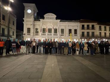 Imagen del minuto de silencio en Guadalajara capital/ Gu Diario minuto silencio accidente urda