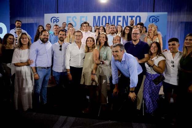 Feijóo en GU - Foto grupo