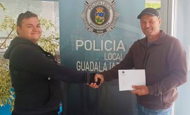 Policía Local Guadalajara entrega 2000 euros