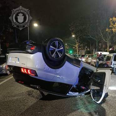 Vuelco coche facebook Policía Local GU