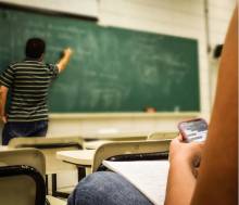 colegio alumno movil pizarra