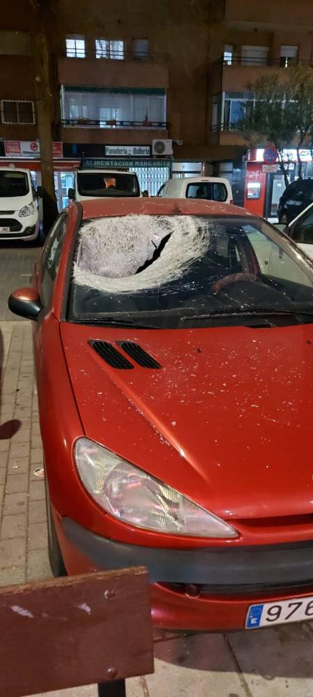 coche dañado extintor los manantiales